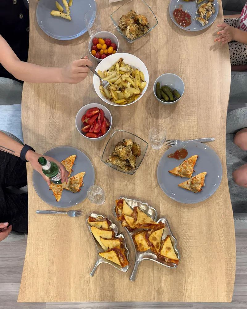 Tavolo da pranzo legno limpido 180 x 90 cm ALTON con Base Antiscivolo