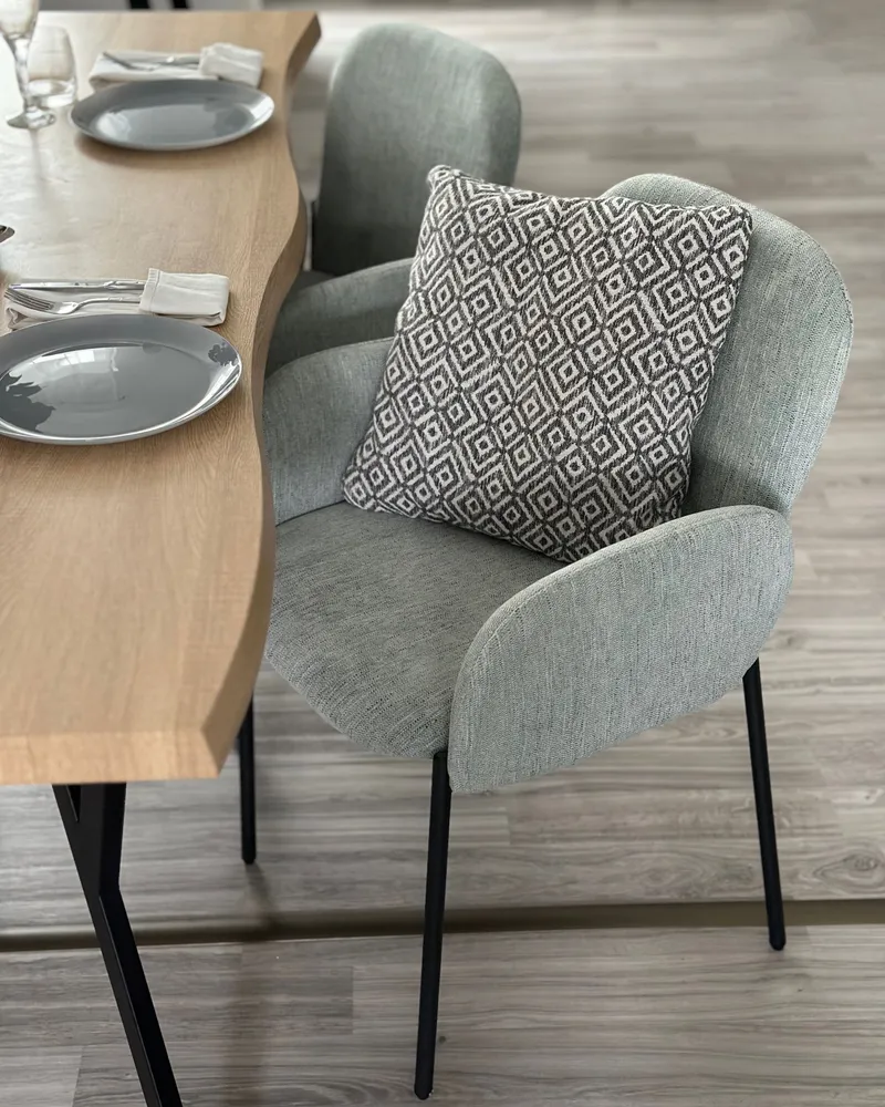 Tavolo da pranzo legno limpido 180 x 90 cm ALTON con Base Antiscivolo