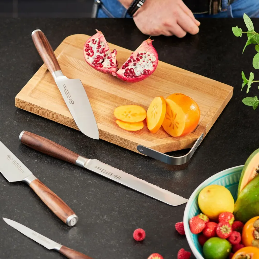Tagliere legno di olmo con manico acciaio inox Rösle