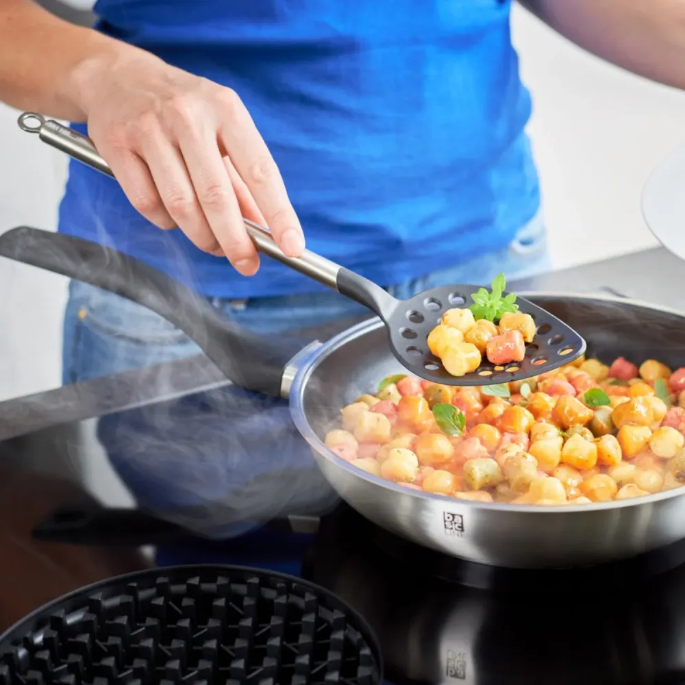 Set di 2 utensili da cucina nailon con manico acciaio inox Basic Line Rösle