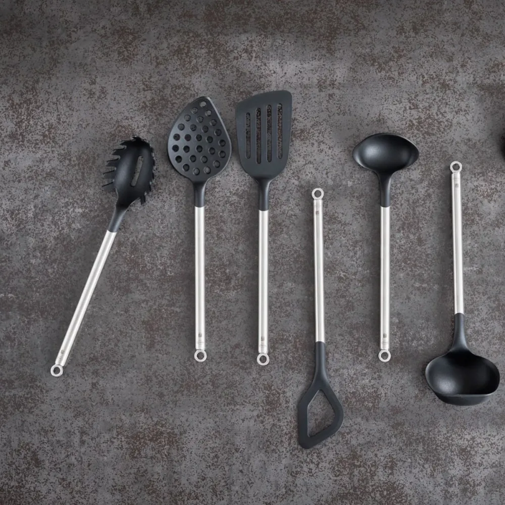 Set di 2 utensili da cucina nailon con manico acciaio inox Basic Line Rösle