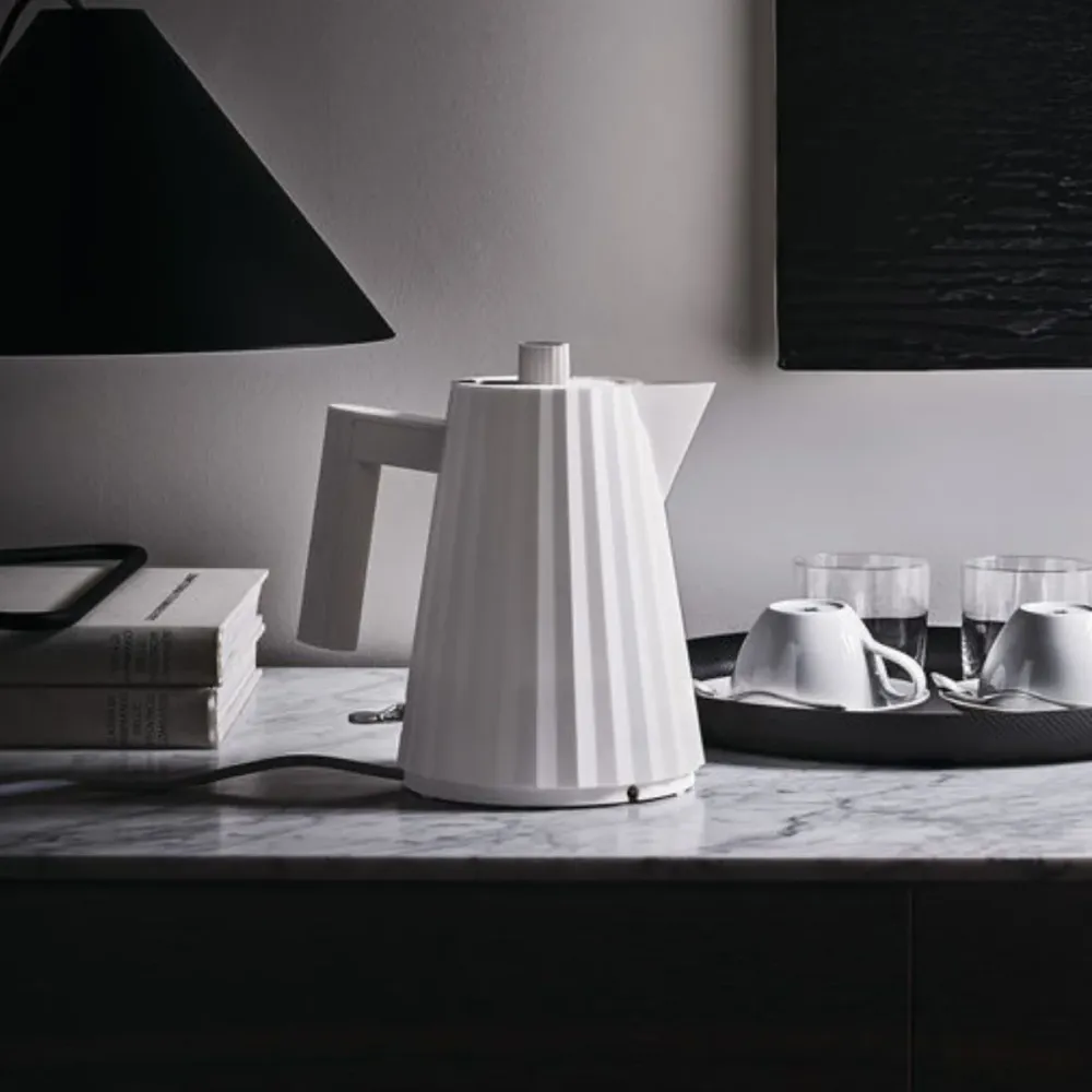 Bollitore elettrico Plissé di Alessi