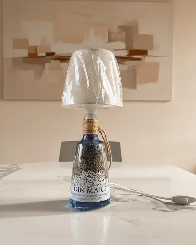 Lampada Gin Mare Classic con Sabbia - Bottiglia Upcycled (incisione personalizzata)