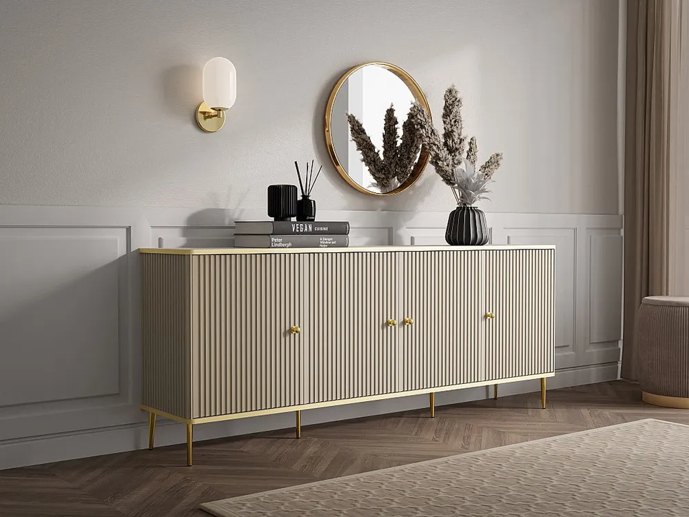 Credenza con 4 ante MDF e Acciaio Sabbia e Dorato SINEAD per Pranzi Famiglia