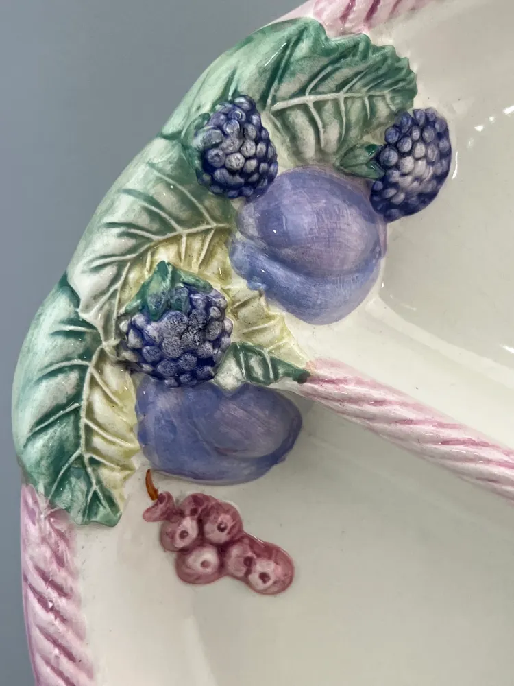 Antipastiera vintage ceramica decorata rilievo con frutta