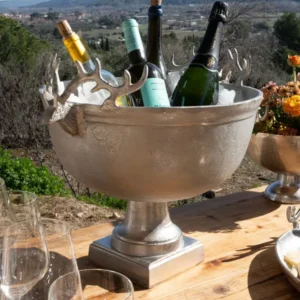 Grande bottiglia di champagne argento con design di piedi e cervi