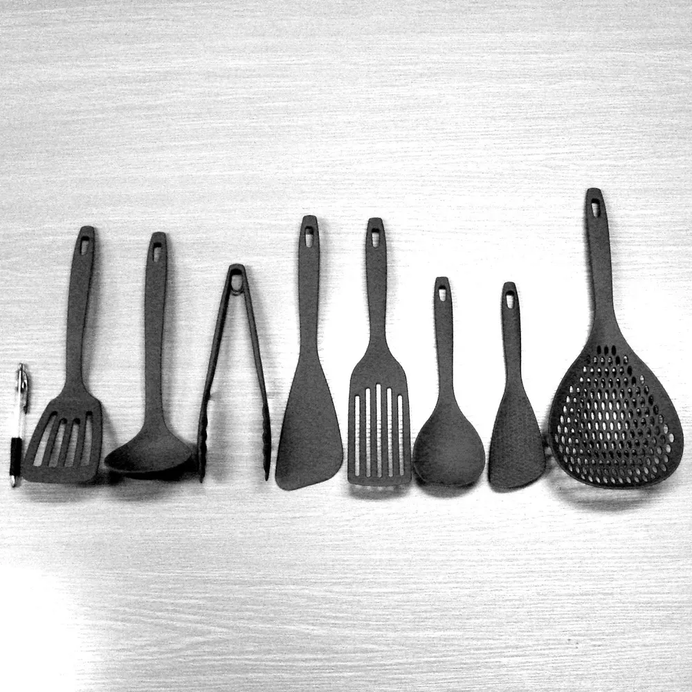 Nagao Set di Utensili da Cucina 8 Pezzi Nylon Nero Made Japan
