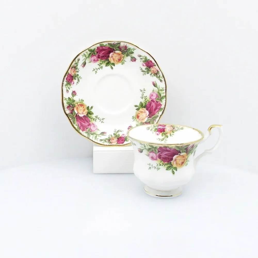Royal Albert servizio 6 tazzine da tè Old Country Roses porcellana Bone China finiture oro /0897
