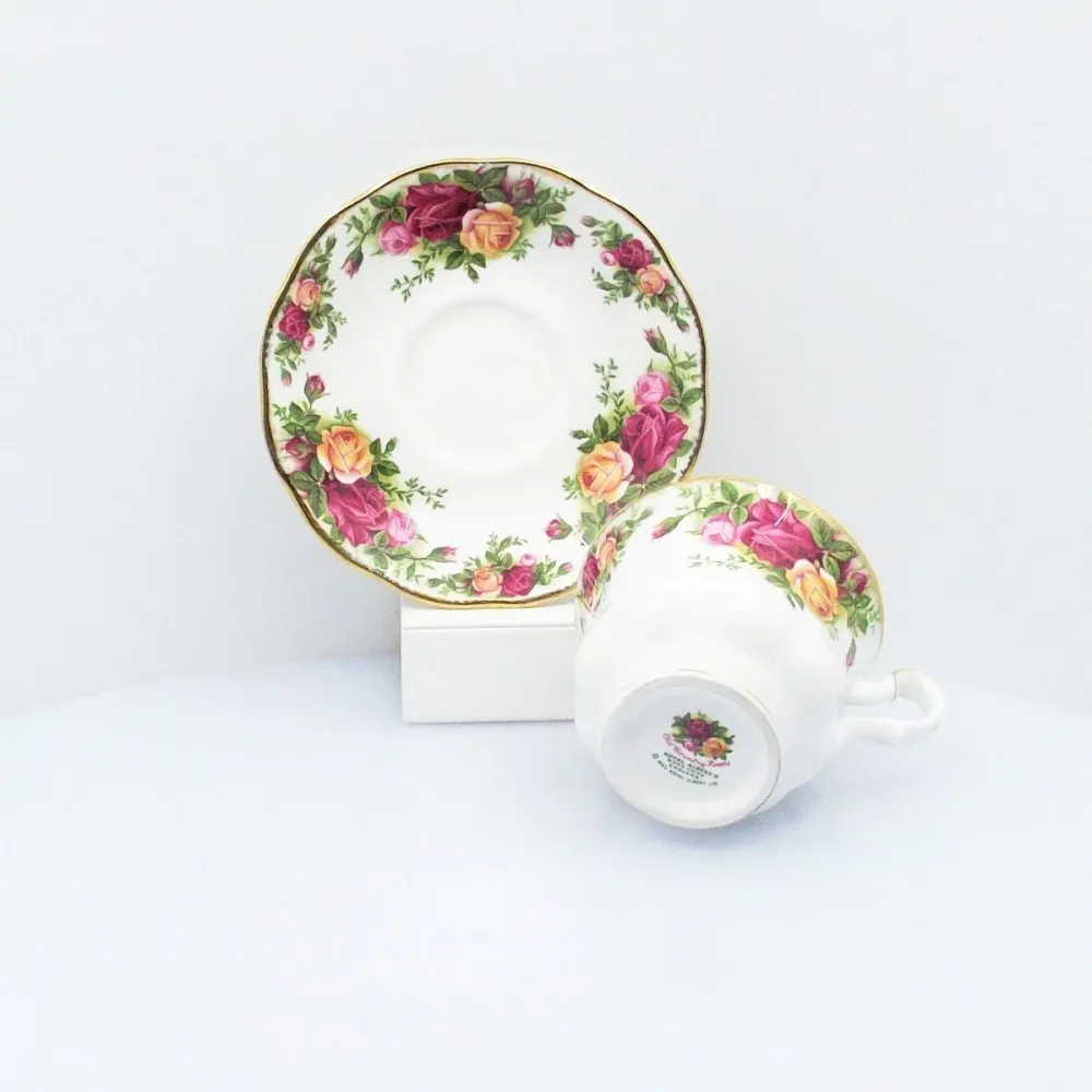 Royal Albert servizio 6 tazzine da tè Old Country Roses porcellana Bone China finiture oro /0897
