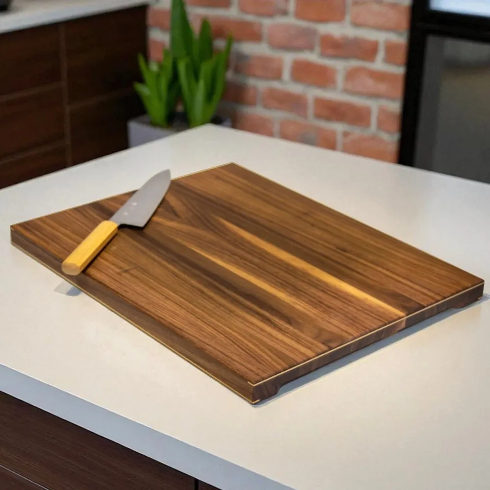 Grounded - Tagliere di 3 cm di spessore con dettagli asimmetrici ottone. Dimensioni da 35x25 cm 60x40 cm. Rune-Jakobsen Wo...