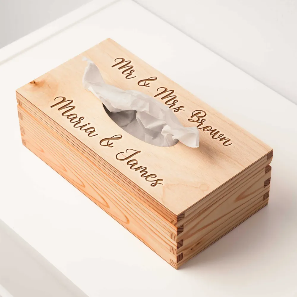 Scatola di fazzoletti legno personalizzata – Testo inciso