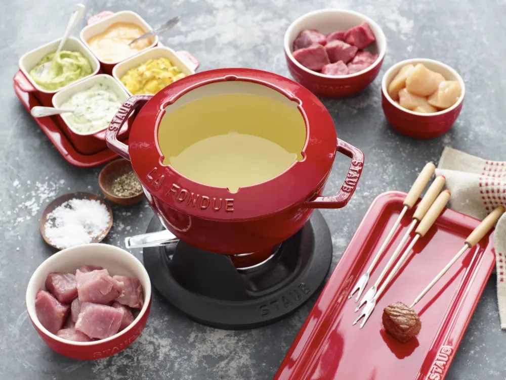Set fonduta rosso ciliegia con 2 manici, rotondo. 18 cm