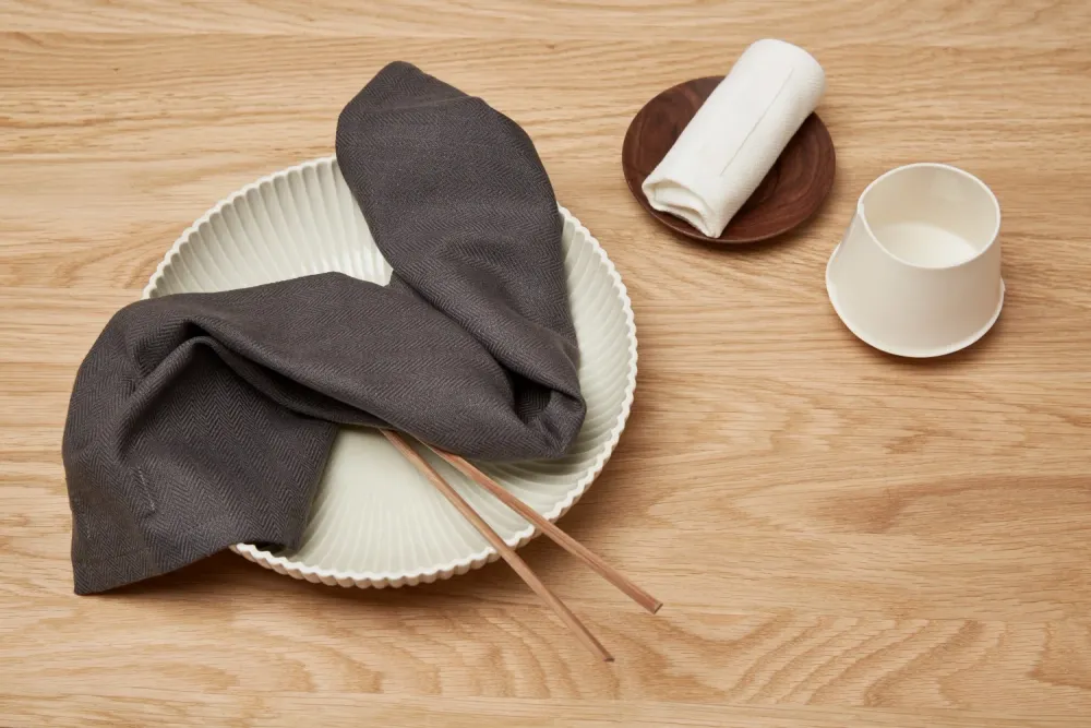 Set tavola composto da 4 tovaglioli stoffa 35x40 cm cotone biologico grigio scuro