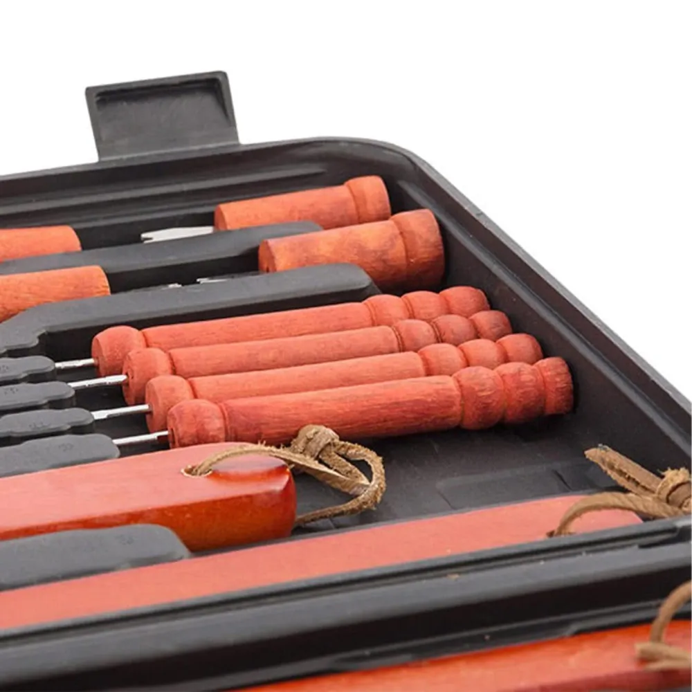 Set Valigetta Con 18 Accessori Per Bbq