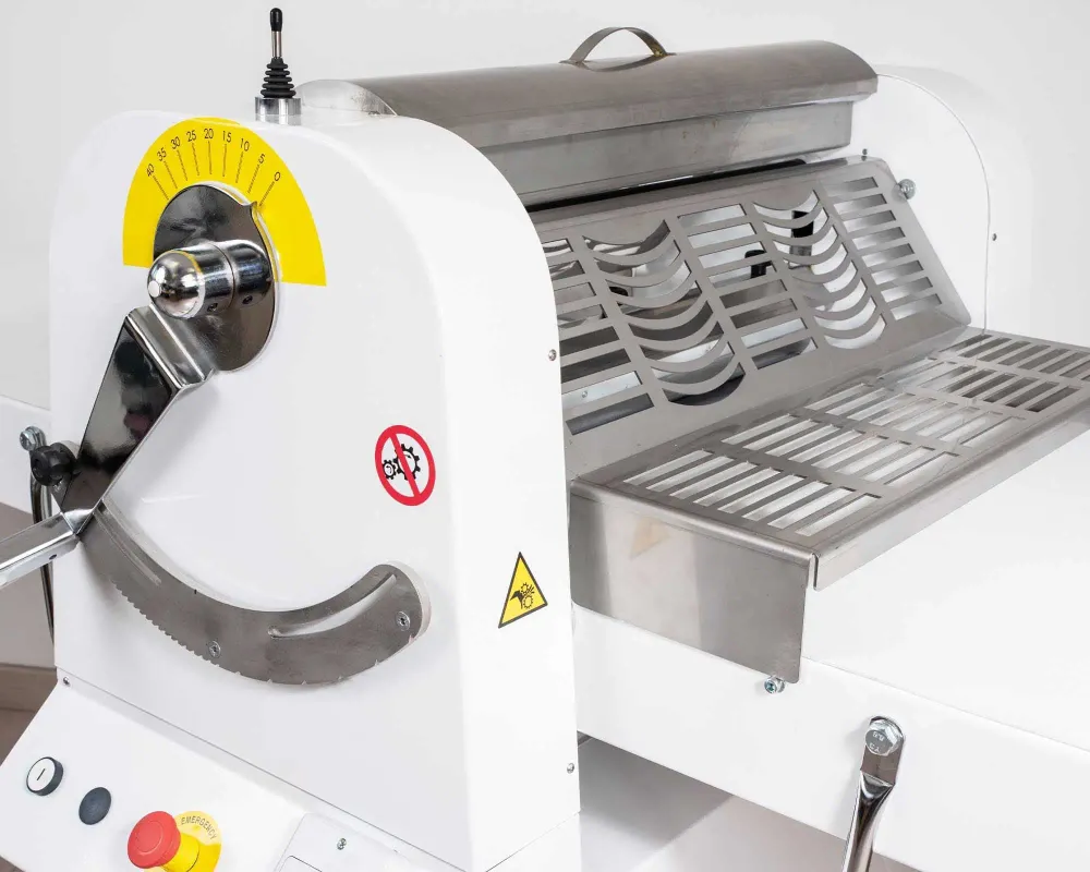 Sfogliatrice con piedistallo modello pm600bravo piano da 1000 mm Edilser