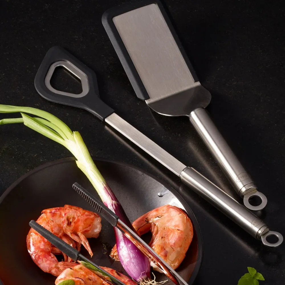 Spatola angolata acciaio inox con bordi silicone Rösle