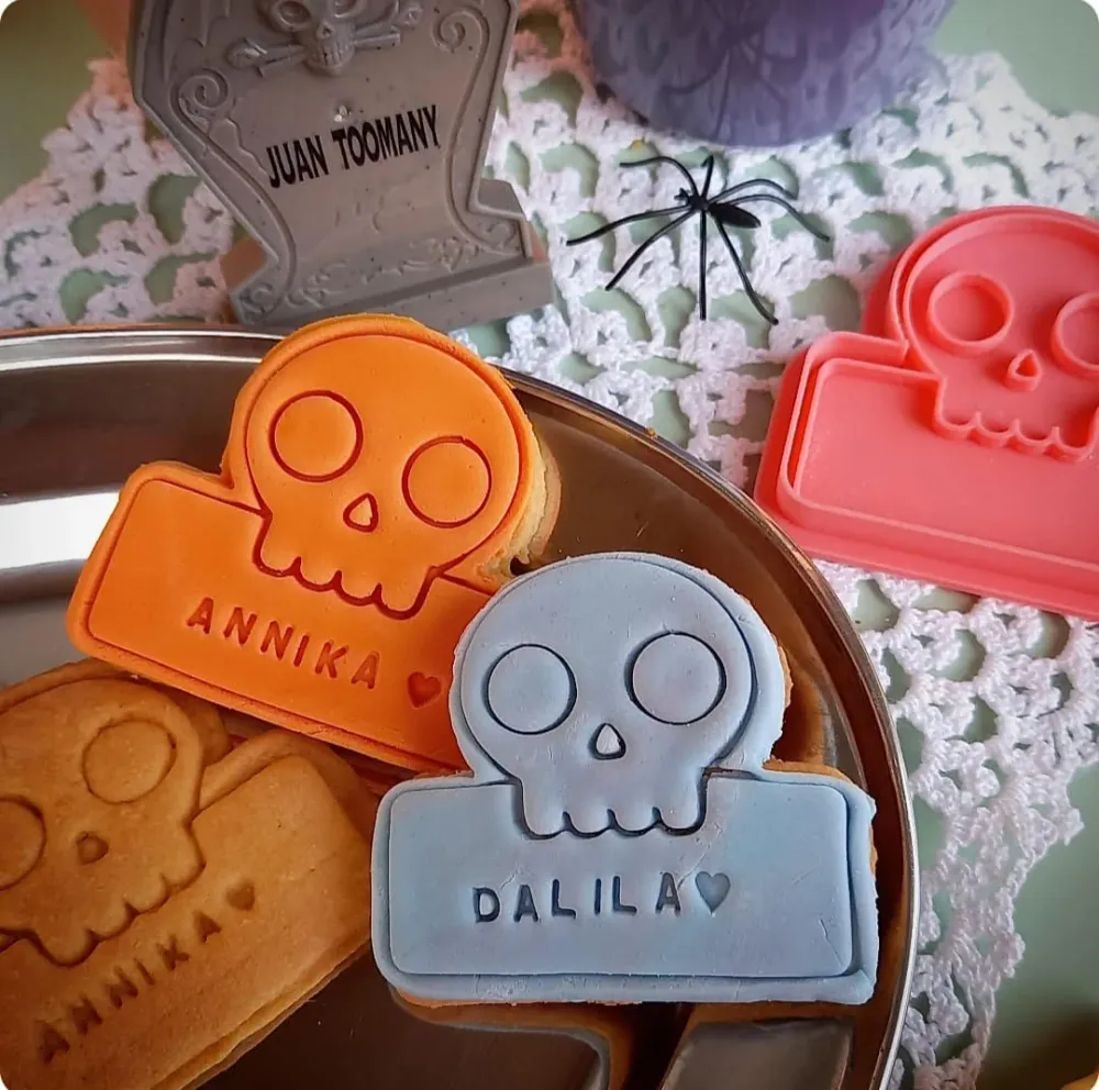 Stampo per biscotti forma di Segnaposto Halloween Teschio (2 pz)
