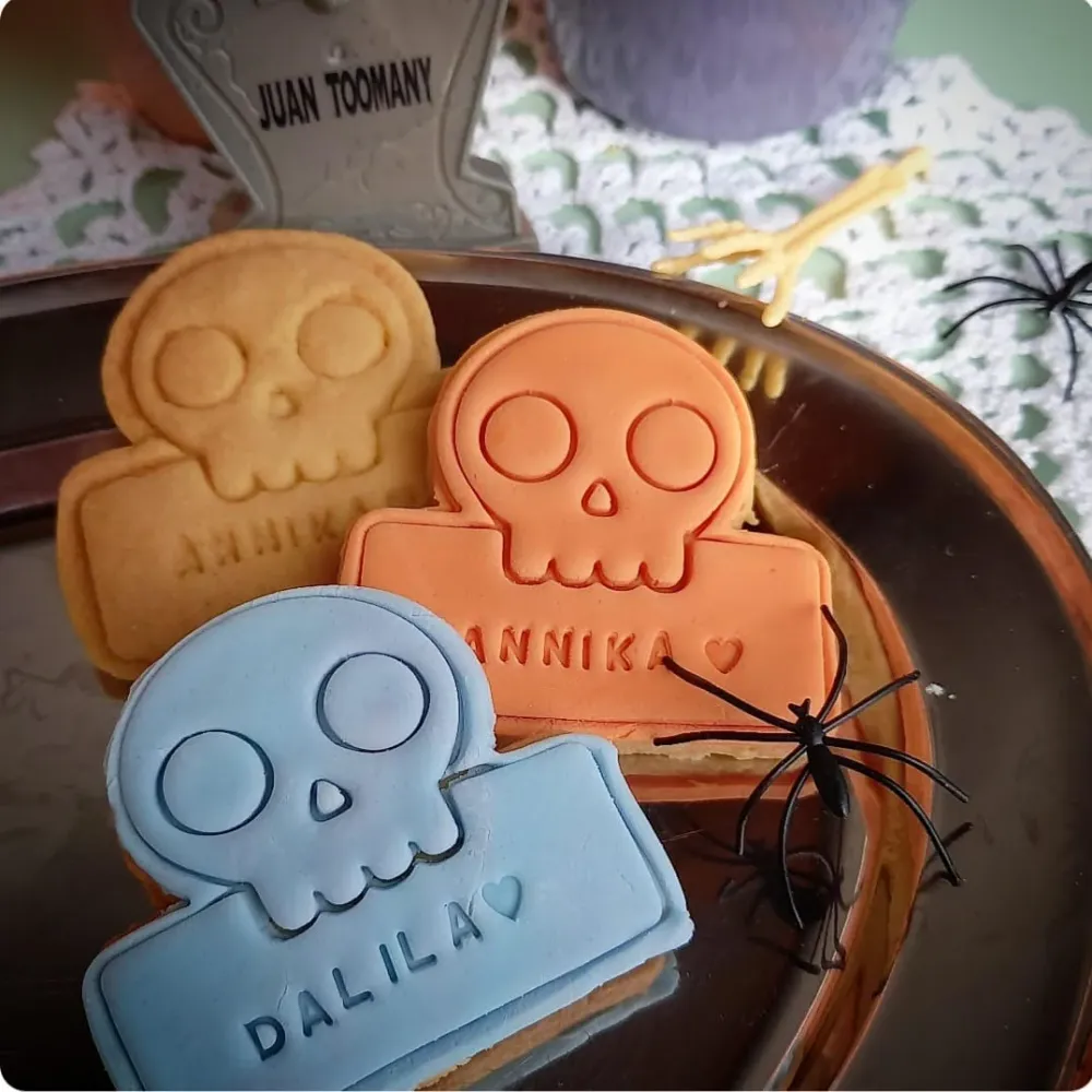 Stampo per biscotti forma di Segnaposto Halloween Teschio (2 pz)