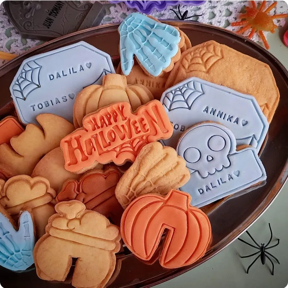 Stampo per biscotti forma di Segnaposto Halloween Teschio (2 pz)