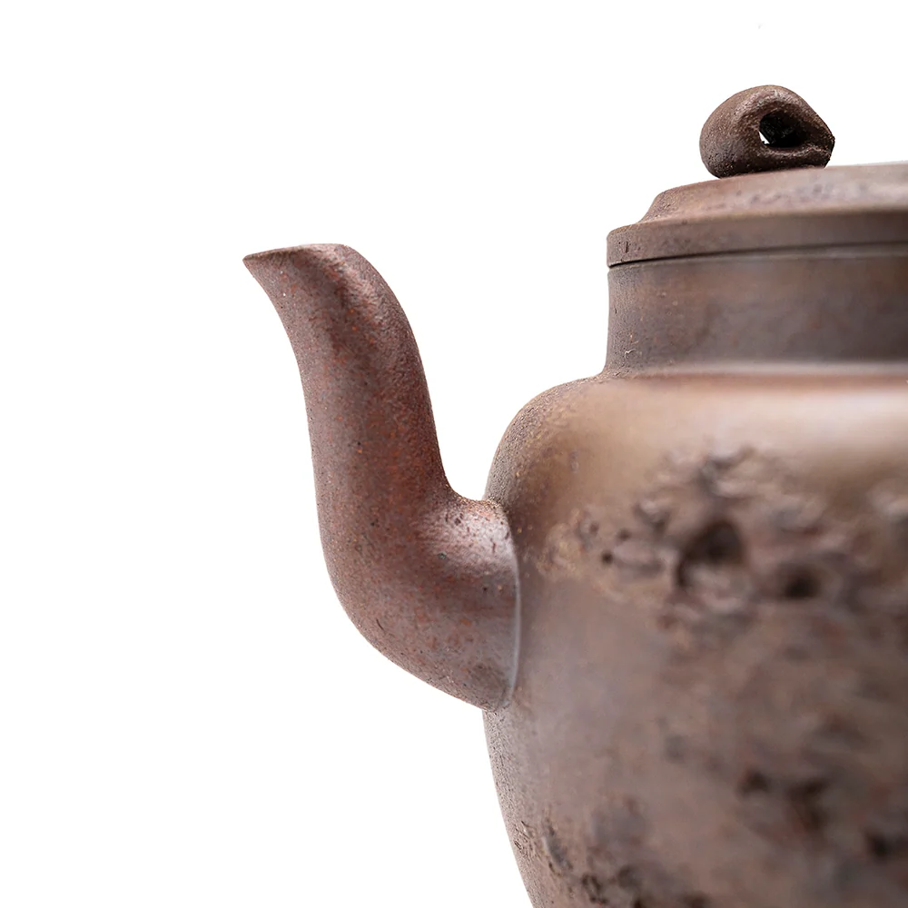 Teiera argilla Yixing forma di figura con coperchio piatto, cotta al legno # 94798