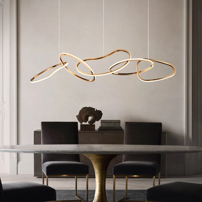 Illuminazione isola metallo 5 anelli Lampada sospensione LED dorata minimalista per sala da pranzo