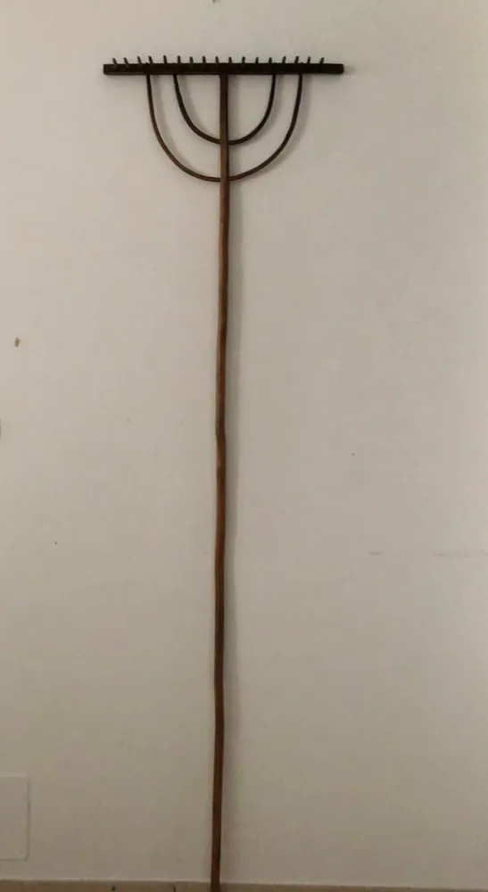 Rastrello antico legno curvato