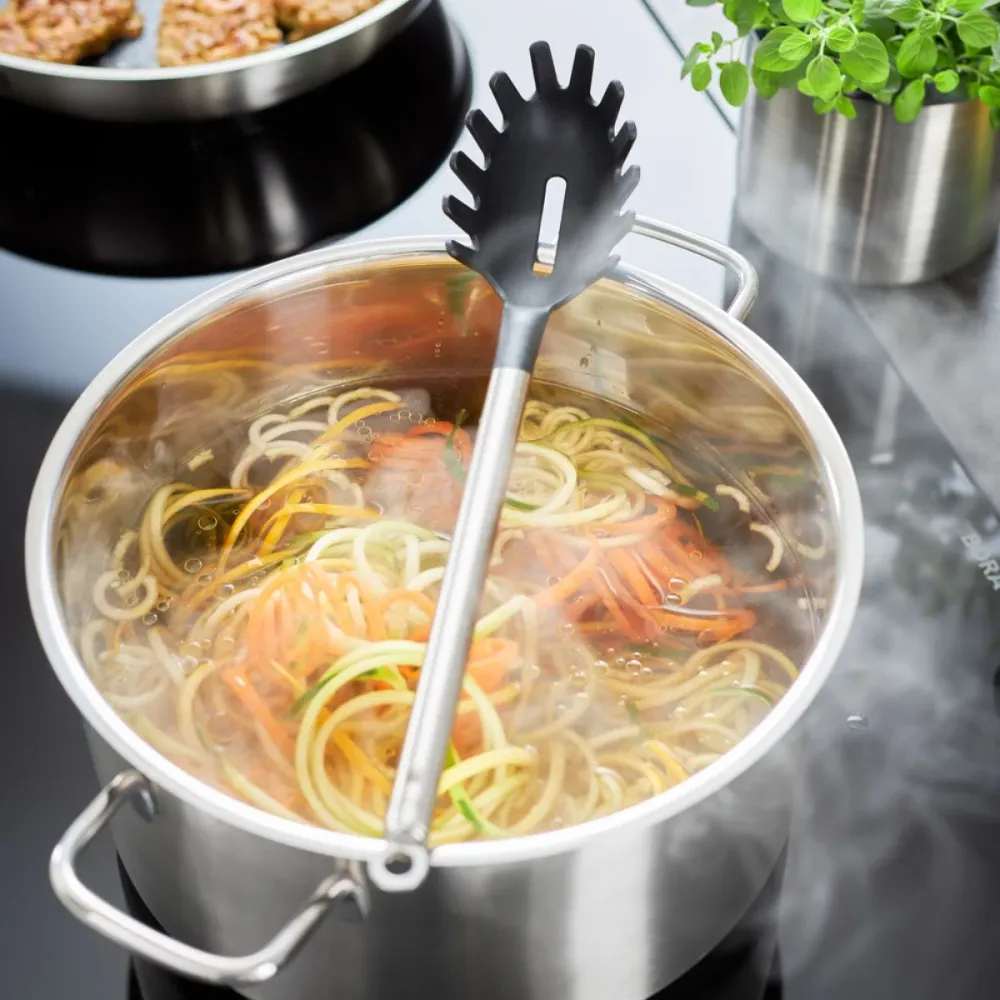 Cucchiaio per pasta poliammide con manico acciaio inox Basic Line Rösle