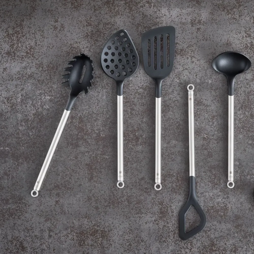 Cucchiaio per pasta poliammide con manico acciaio inox Basic Line Rösle