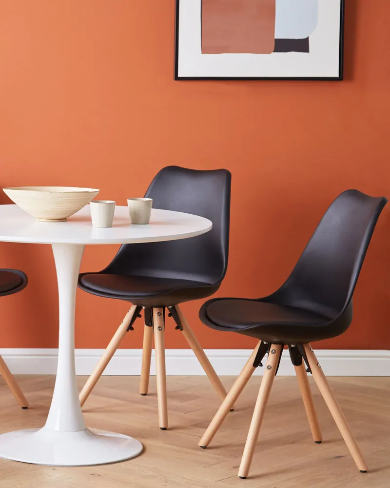 Set di 2 sedie plastica nera e legno trasparente DAKOTA