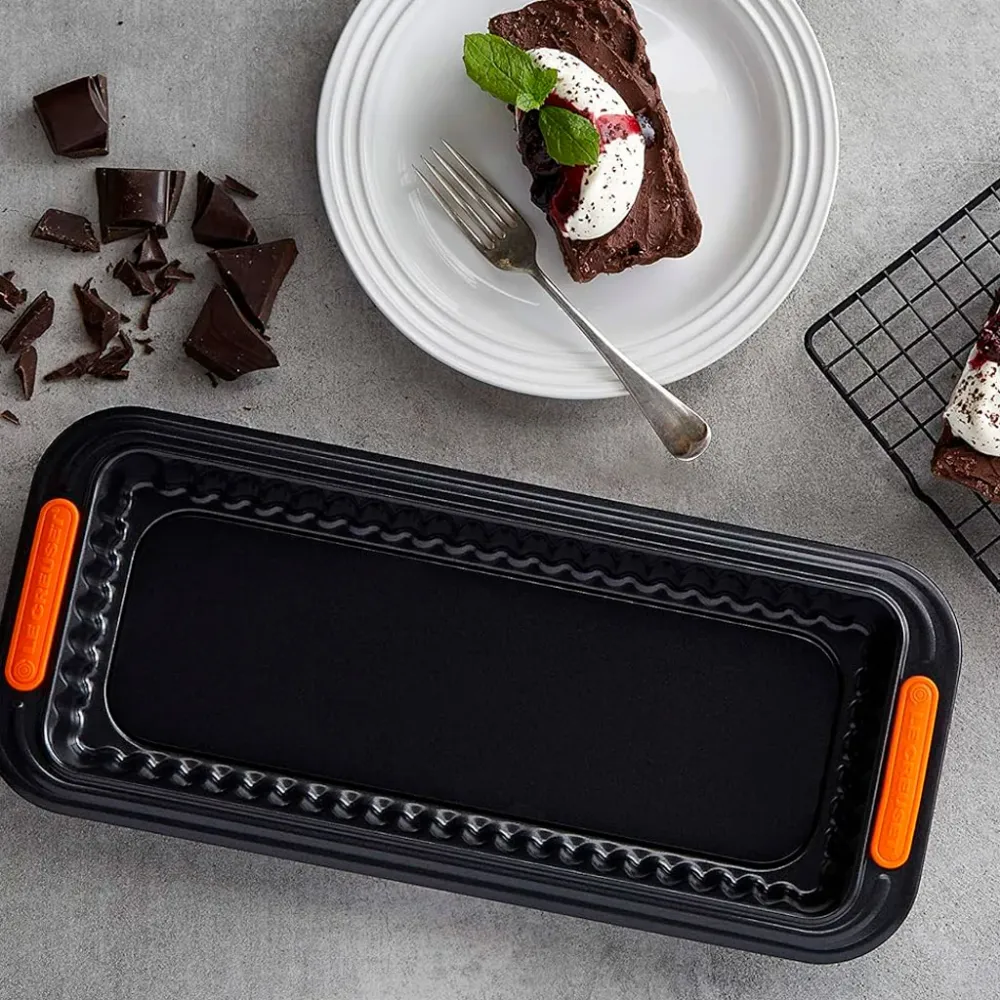 Stampo rettangolare antiaderente Le Creuset con fondo removibile