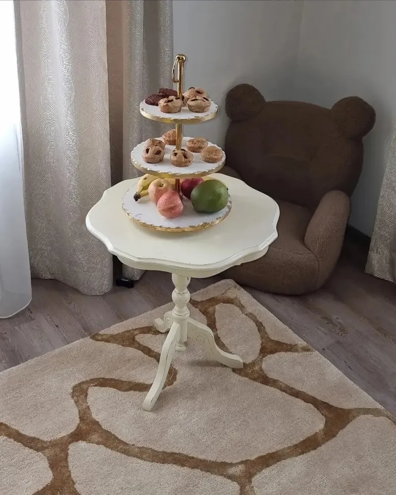 Alzata per torta 3 piani marmo bianco e oro IPATI