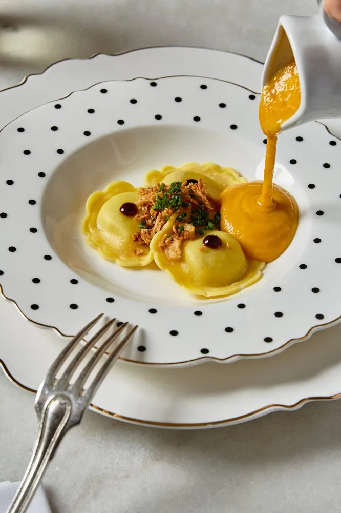 Ravioli ripieni di Crema di Zucca con Tartufo e Parmigiano per Quattro