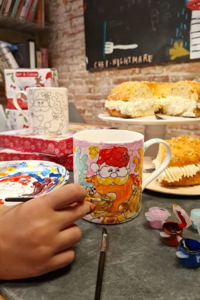 Tazza di Babbo Natale colorabile