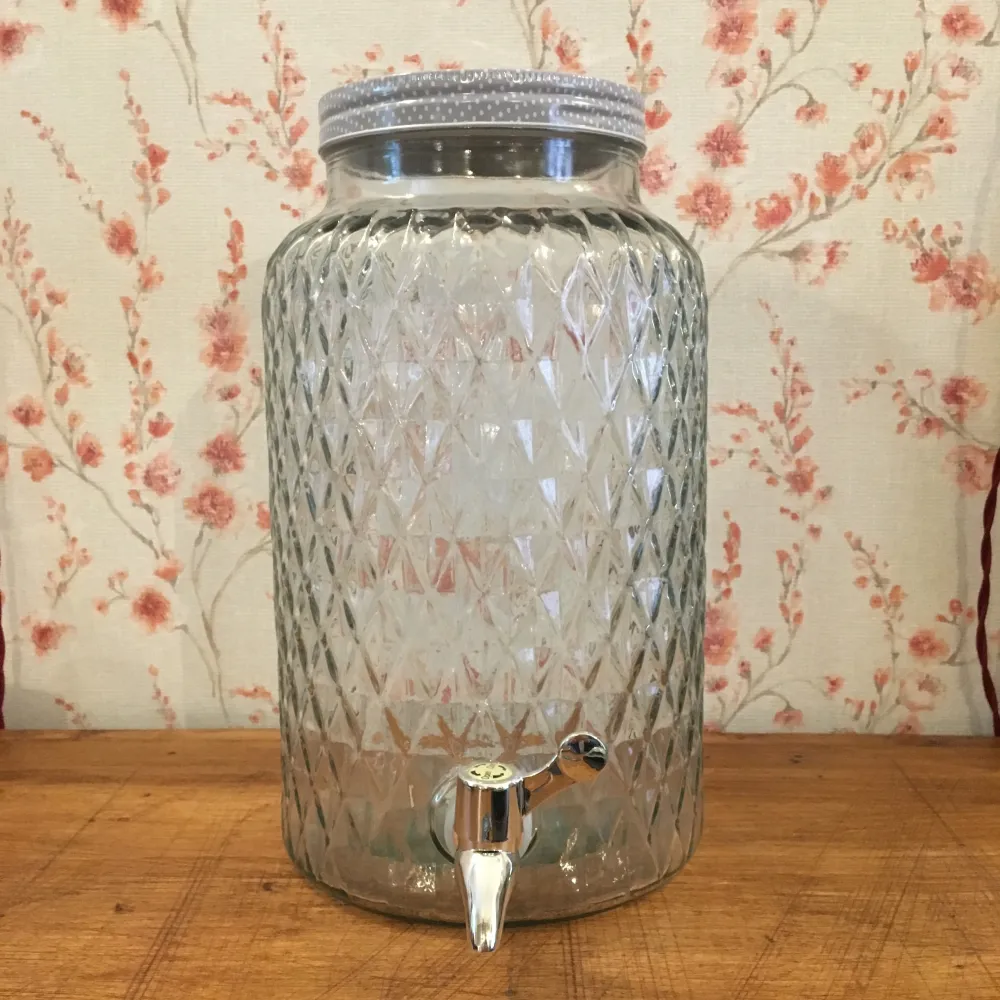 Dispenser con rubinetto