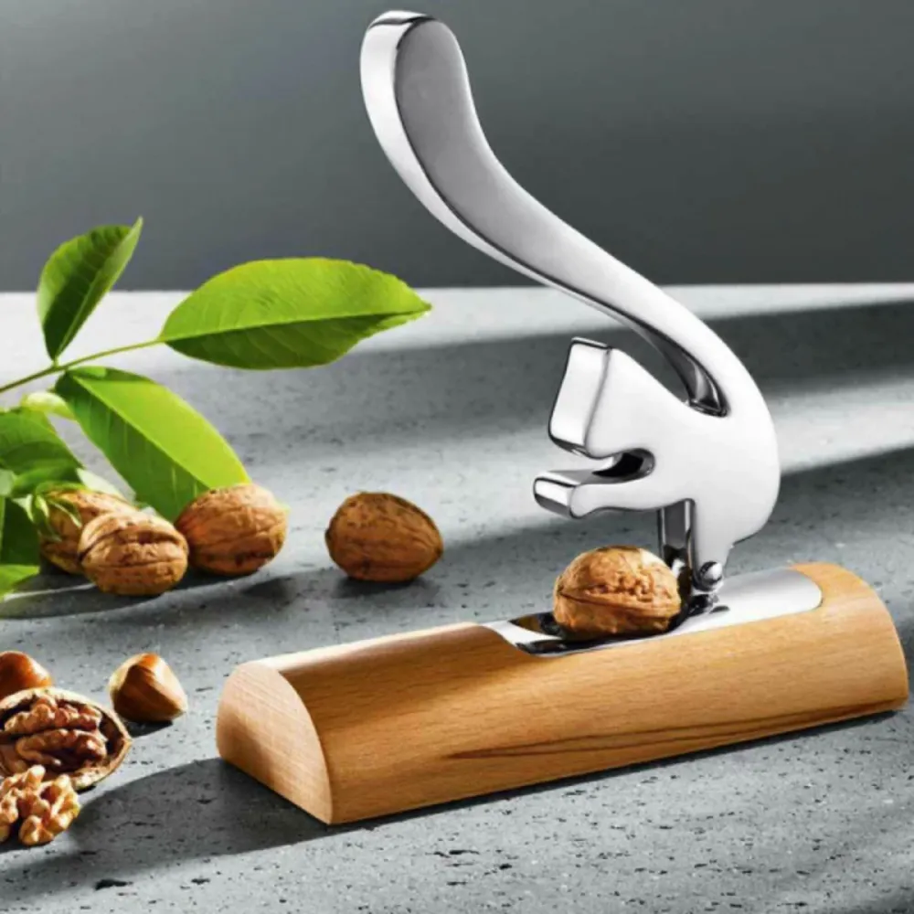 Schiaccianoci Scoiattolo acciaio con base legno di Alessi